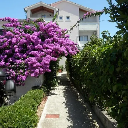 Apartment Leonarda *