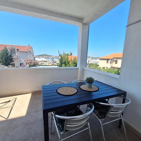 Apartment Leonarda Murter