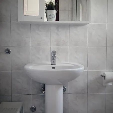 Leonarda Apartment Murter