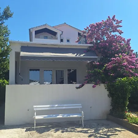 Leonarda Апартаменты *